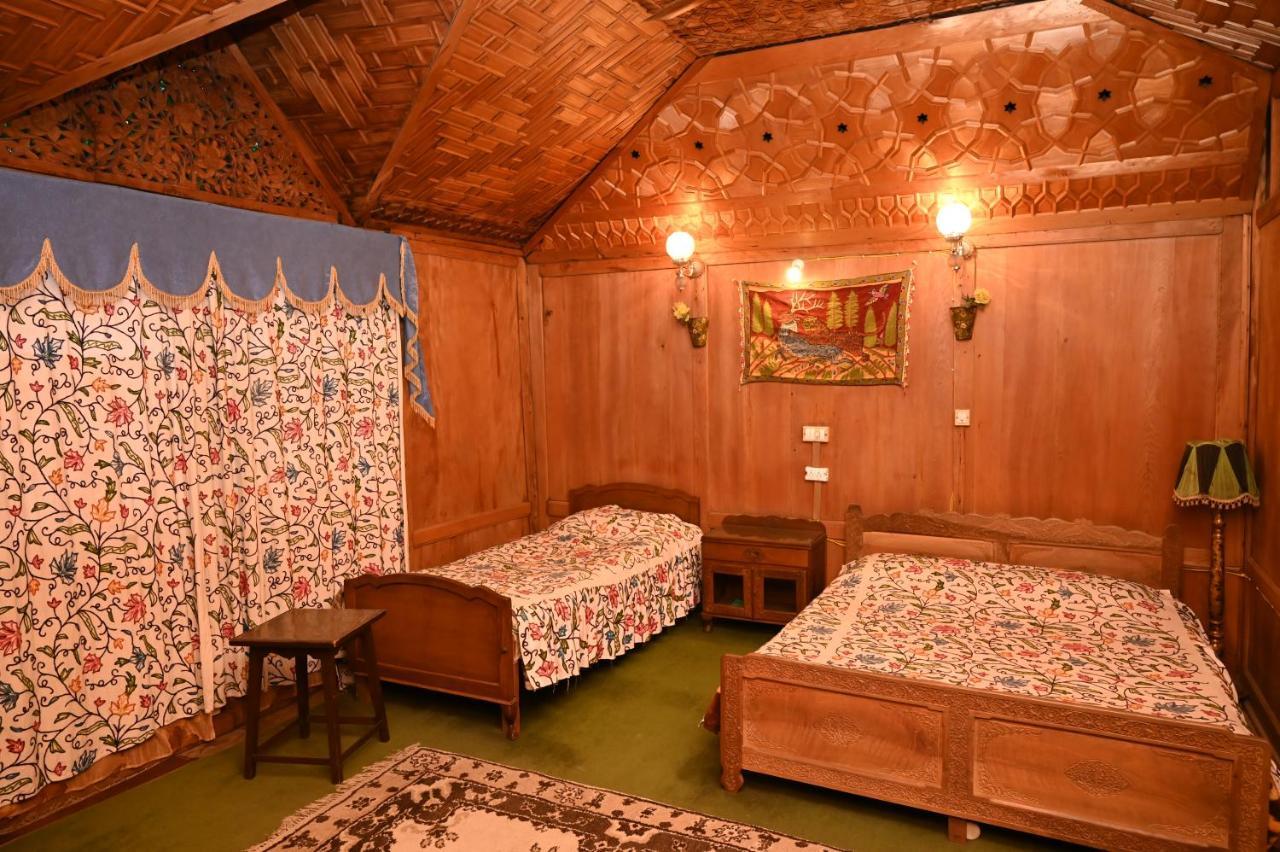 Hotel Kings Houseboats Srīnagar Exterior foto