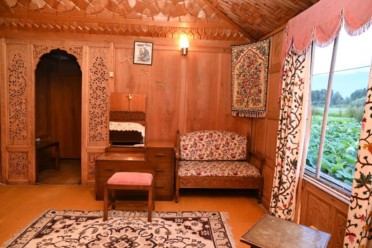 Hotel Kings Houseboats Srīnagar Exterior foto