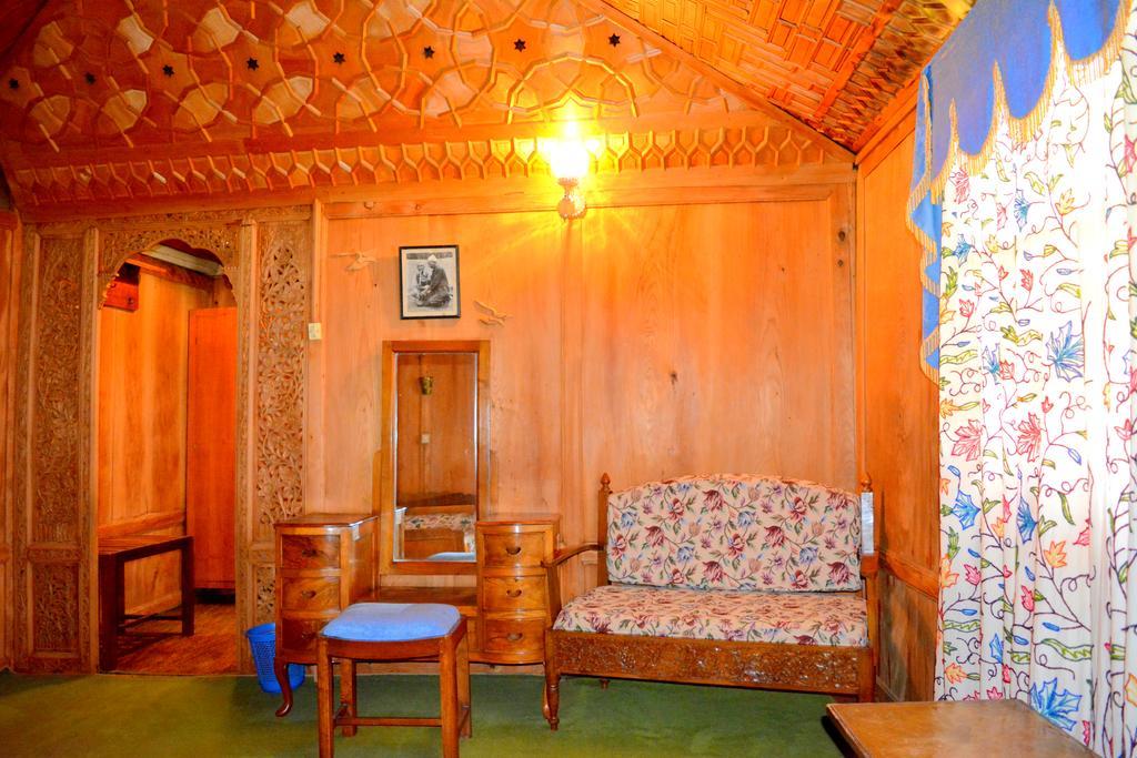 Hotel Kings Houseboats Srīnagar Zimmer foto