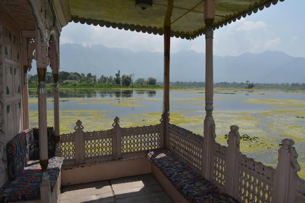 Hotel Kings Houseboats Srīnagar Exterior foto