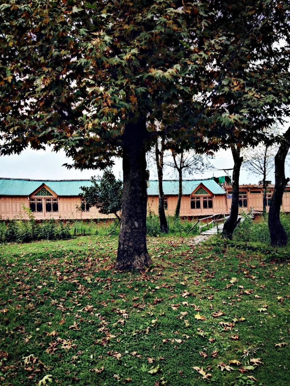 Hotel Kings Houseboats Srīnagar Exterior foto